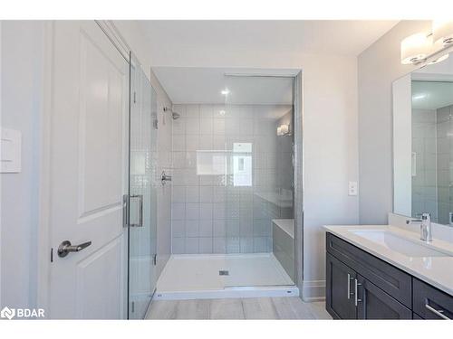 200 Durham Avenue, Barrie, ON - Indoor Photo Showing Bathroom