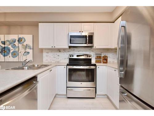 11-53 Ferndale Drive S, Barrie, ON - Indoor Photo Showing Kitchen With Double Sink