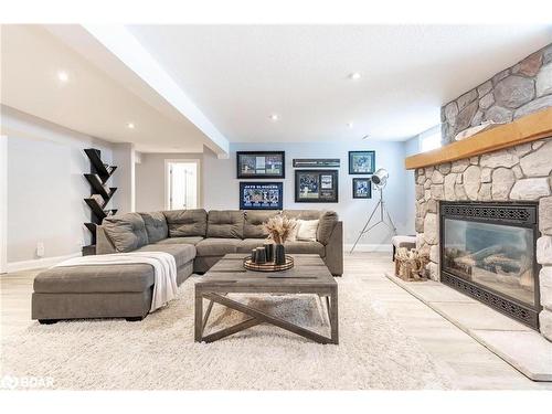 37 O'Donnell Court, Penetanguishene, ON - Indoor Photo Showing Living Room With Fireplace