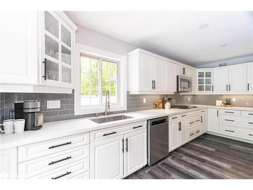 37 O'Donnell Court, Penetanguishene, ON - Indoor Photo Showing Kitchen With Upgraded Kitchen