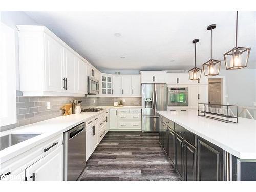 37 O'Donnell Court, Penetanguishene, ON - Indoor Photo Showing Kitchen With Upgraded Kitchen