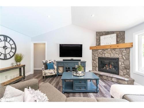 37 O'Donnell Court, Penetanguishene, ON - Indoor Photo Showing Living Room With Fireplace