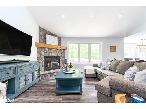 37 O'Donnell Court, Penetanguishene, ON - Indoor Photo Showing Living Room With Fireplace