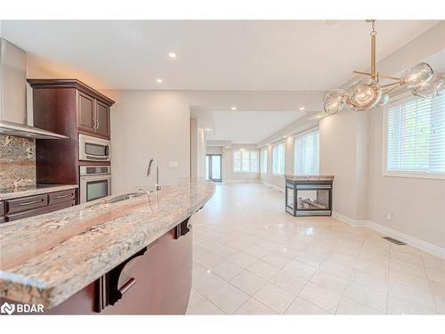 27 White Oaks Road, Barrie, ON - Indoor Photo Showing Kitchen