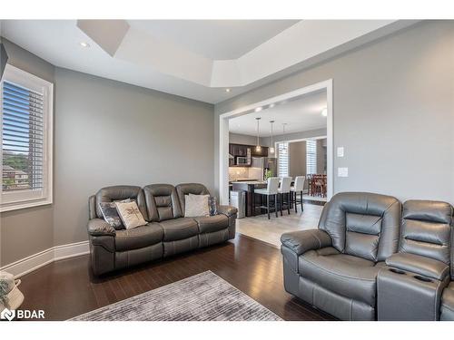 3045 Orion Boulevard, Orillia, ON - Indoor Photo Showing Living Room