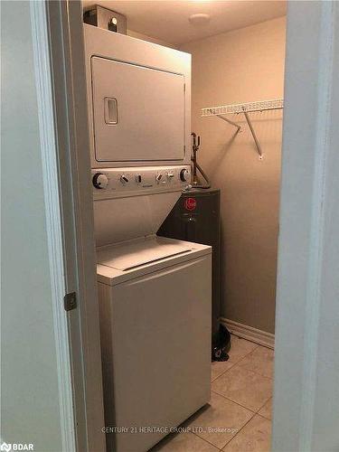 204-43 Ferndale Drive S, Barrie, ON - Indoor Photo Showing Laundry Room