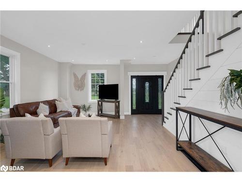 4355 7 Sunnidale Concession, New Lowell, ON - Indoor Photo Showing Living Room