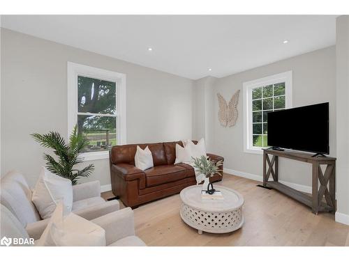 4355 7 Sunnidale Concession, New Lowell, ON - Indoor Photo Showing Living Room