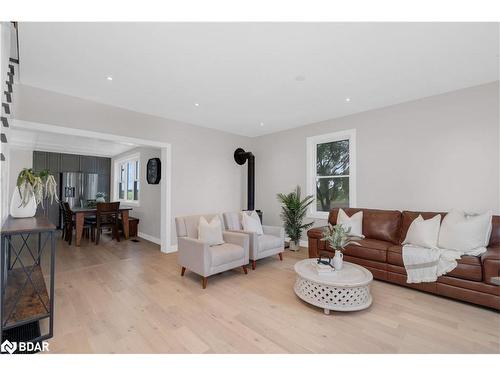 4355 7 Sunnidale Concession, New Lowell, ON - Indoor Photo Showing Living Room