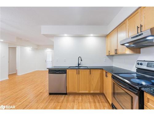 102-40 Mulligan Lane, Wasaga Beach, ON - Indoor Photo Showing Kitchen