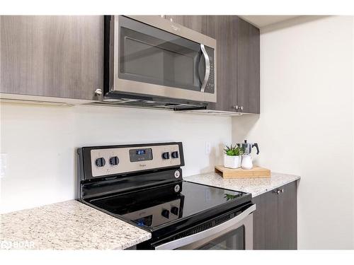 205-6 Anchorage Crescent, Collingwood, ON - Indoor Photo Showing Kitchen