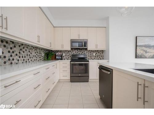 61 Oliver'S Mill Road, Springwater, ON - Indoor Photo Showing Kitchen With Upgraded Kitchen