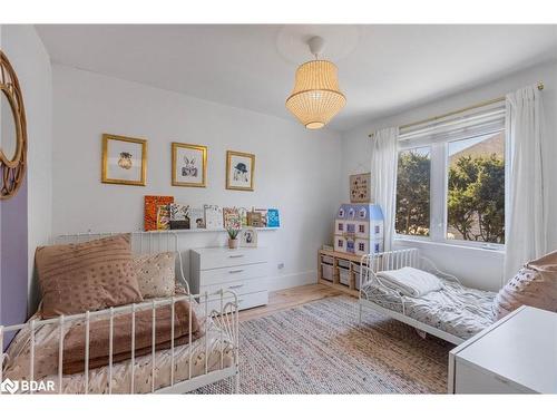 101 Queen Street, Barrie, ON - Indoor Photo Showing Bedroom