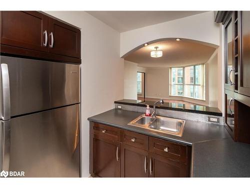 609-140 Dunlop Street E, Barrie, ON - Indoor Photo Showing Kitchen With Double Sink