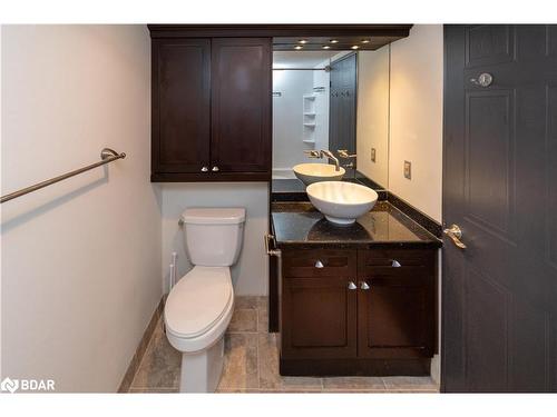 609-140 Dunlop Street E, Barrie, ON - Indoor Photo Showing Bathroom