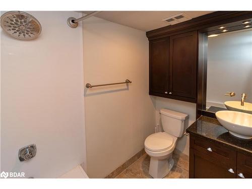 609-140 Dunlop Street E, Barrie, ON - Indoor Photo Showing Bathroom