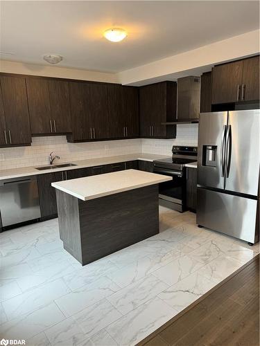 Upper 184 Franklin Trail, Barrie, ON - Indoor Photo Showing Kitchen