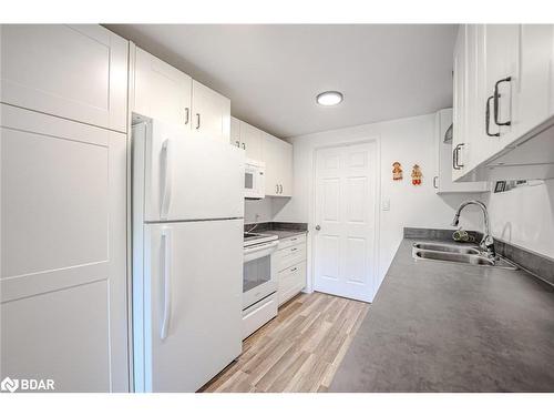 3301 Pleasant Road, Orillia, ON - Indoor Photo Showing Kitchen With Double Sink