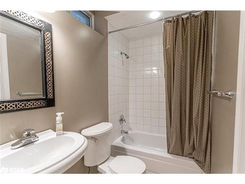 20 Hemlock Court, Barrie, ON - Indoor Photo Showing Bathroom