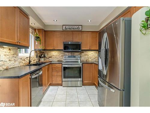 20 Hemlock Court, Barrie, ON - Indoor Photo Showing Kitchen With Stainless Steel Kitchen