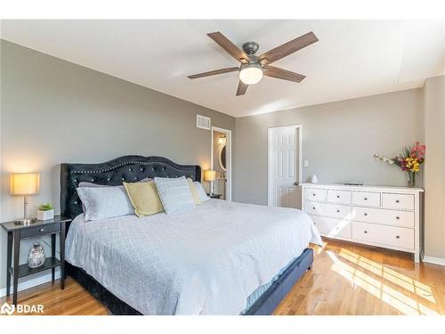 20 Hemlock Court, Barrie, ON - Indoor Photo Showing Bedroom