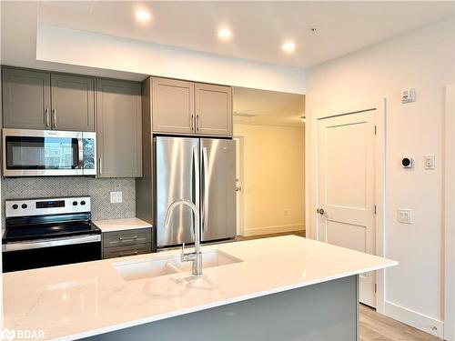 226-4 Kimberly Lane, Collingwood, ON - Indoor Photo Showing Kitchen With Stainless Steel Kitchen