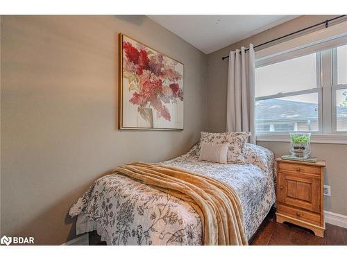 65 Melrose Avenue, Barrie, ON - Indoor Photo Showing Bedroom