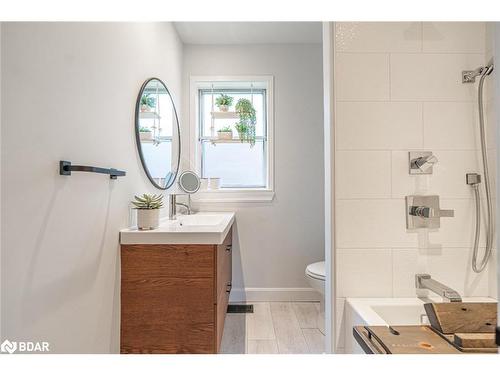 65 Melrose Avenue, Barrie, ON - Indoor Photo Showing Bathroom