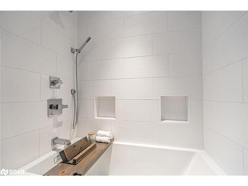 65 Melrose Avenue, Barrie, ON - Indoor Photo Showing Bathroom