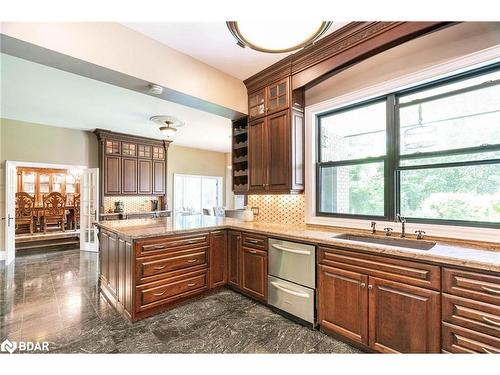 1826 Quantz Crescent, Innisfil, ON - Indoor Photo Showing Kitchen