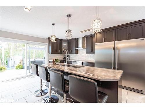 27 Marilyn Avenue S, Wasaga Beach, ON - Indoor Photo Showing Kitchen With Double Sink With Upgraded Kitchen