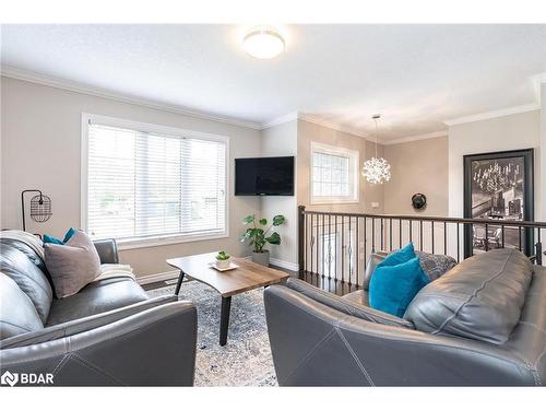 27 Marilyn Avenue S, Wasaga Beach, ON - Indoor Photo Showing Living Room