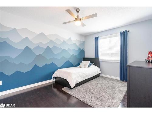 27 Marilyn Avenue S, Wasaga Beach, ON - Indoor Photo Showing Bedroom