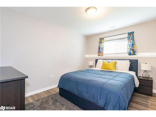 27 Marilyn Avenue S, Wasaga Beach, ON - Indoor Photo Showing Bedroom