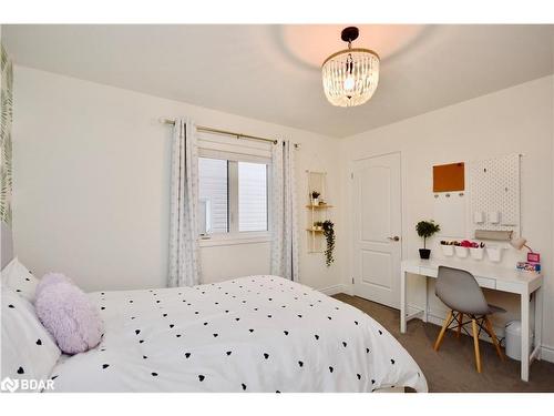 3089 Emperor Drive, Orillia, ON - Indoor Photo Showing Bedroom