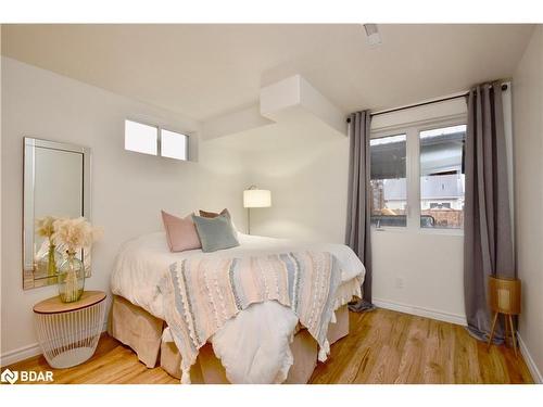 3089 Emperor Drive, Orillia, ON - Indoor Photo Showing Bedroom