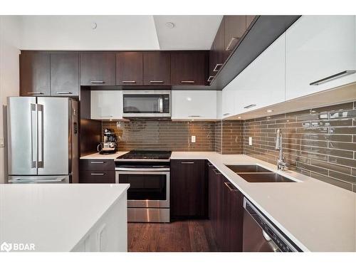 1004-4800 Highway 7, Vaughan, ON - Indoor Photo Showing Kitchen With Double Sink With Upgraded Kitchen