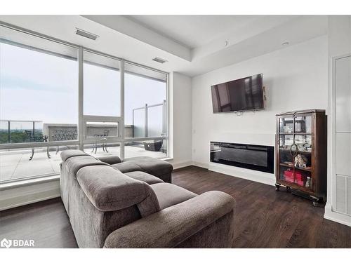 1004-4800 Highway 7, Vaughan, ON - Indoor Photo Showing Living Room With Fireplace