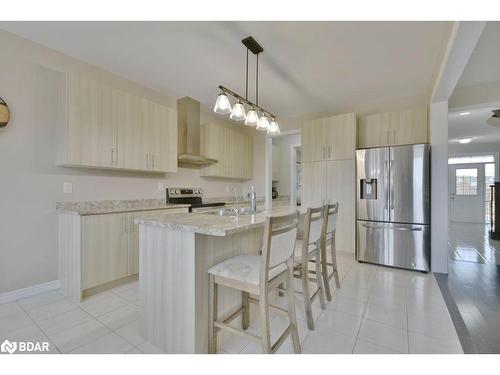 16 Daly Court, Barrie, ON - Indoor Photo Showing Kitchen With Upgraded Kitchen