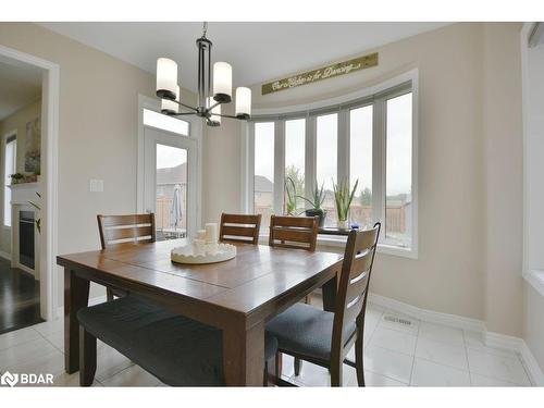 16 Daly Court, Barrie, ON - Indoor Photo Showing Dining Room