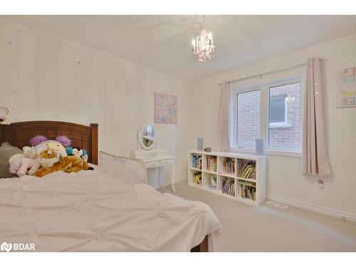 16 Daly Court, Barrie, ON - Indoor Photo Showing Bedroom