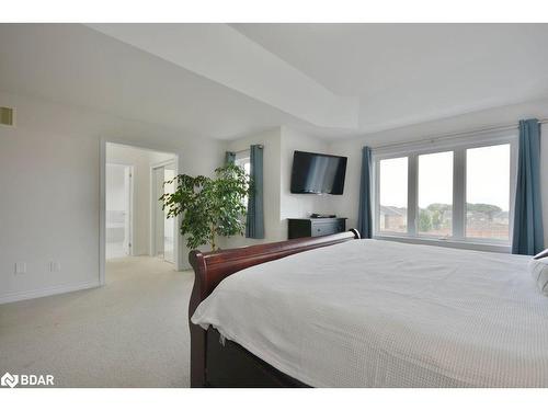 16 Daly Court, Barrie, ON - Indoor Photo Showing Bedroom