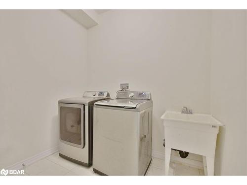 16 Daly Court, Barrie, ON - Indoor Photo Showing Laundry Room