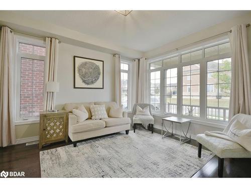 16 Daly Court, Barrie, ON - Indoor Photo Showing Living Room