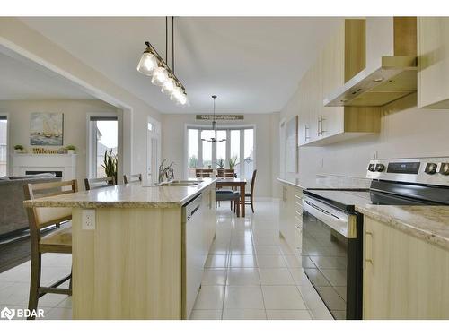 16 Daly Court, Barrie, ON - Indoor Photo Showing Kitchen With Upgraded Kitchen