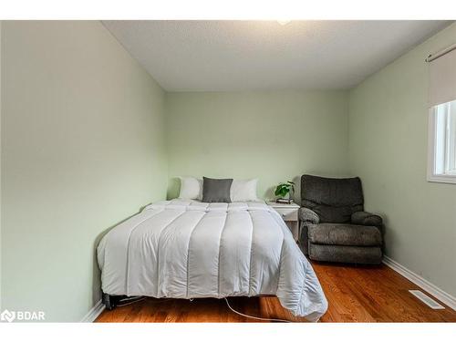 4 Whispering Pine Place, Barrie, ON - Indoor Photo Showing Bedroom