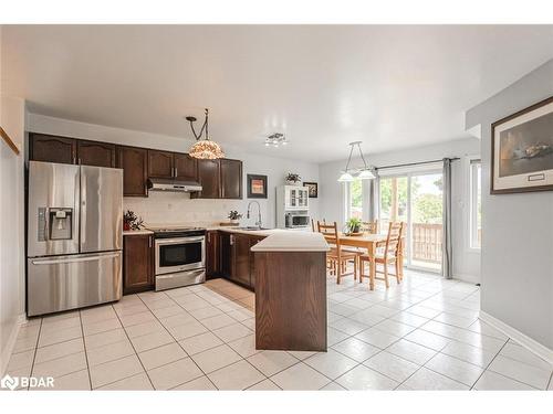 4 Whispering Pine Place, Barrie, ON - Indoor Photo Showing Kitchen