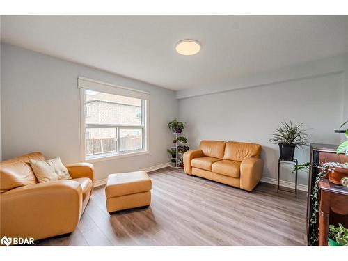 4 Whispering Pine Place, Barrie, ON - Indoor Photo Showing Living Room