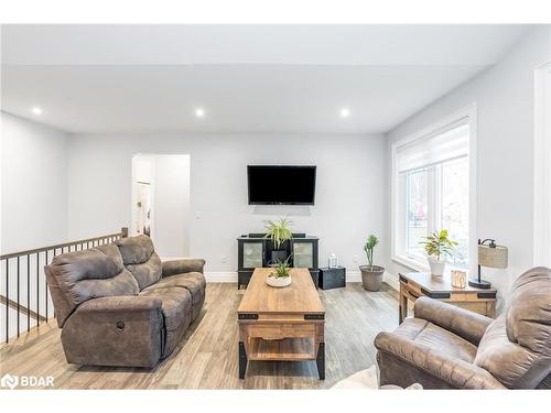 1532 Champlain Road, Tiny, ON - Indoor Photo Showing Living Room