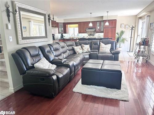 59 Highlands Crescent, Collingwood, ON - Indoor Photo Showing Living Room